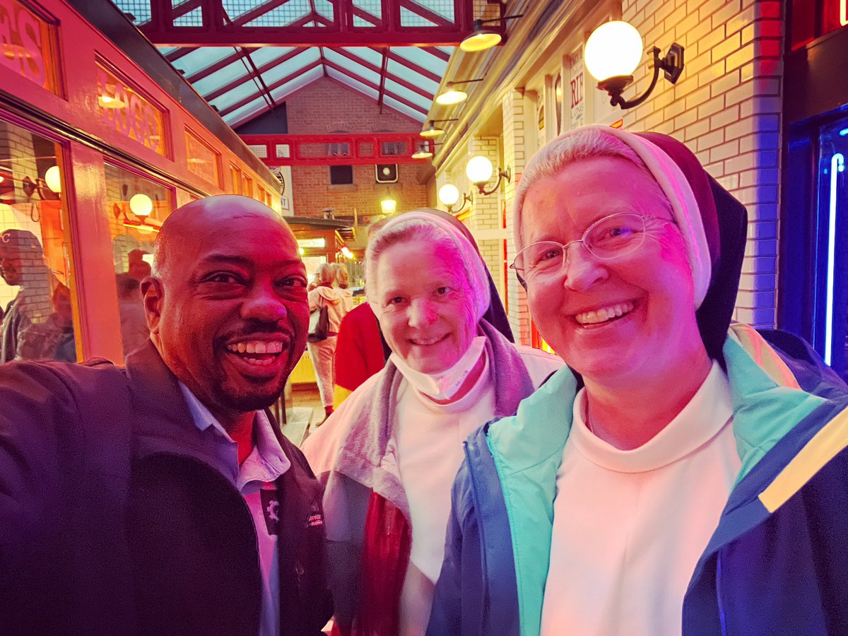 BurtonKelso's tweet photo. How often do you get to take selfies with a couple of Nuns? Growing up in catholic school, I couldnโt resist. #nuns #nunsrock #catholic #selfie #smile #blackgeek https://t.co/kr9Oxwo5VY