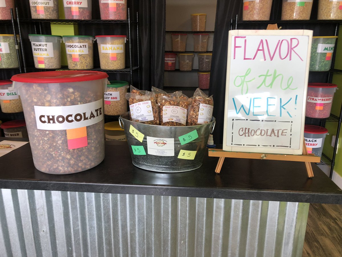 theSavoryKernel's tweet photo. Craving something sweet? Come grab a small bag of our Flavor of the Week for only $5! 

Flavor of the Week: Chocolate 🍫 https://t.co/5xseyZMBXS