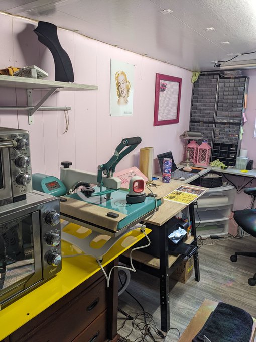 Working in my studio 💋✌️ https://t.co/JEZyempaUd<a href="/tag/trump2020tosaveamerica"class="tags"><span>#trump2020tosaveamerica</span></a>