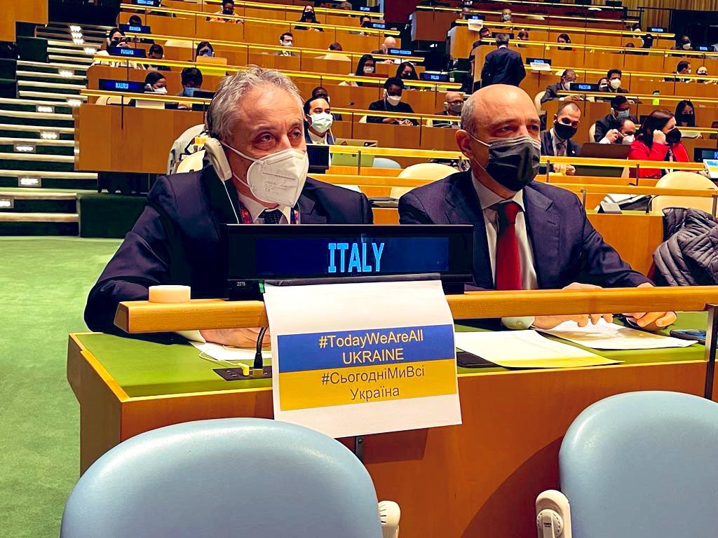 ItalyUN_NY's tweet photo. #Ucraina, iniziata la Sessione Speciale di Emergenza in Assemblea Generale #ONU 🇺🇳. Italia 🇮🇹 co-redattore della Risoluzione coordinata da 🇪🇺 di condanna dell’aggressione russa. #TodayWeAreAllUkraine #StandForUkraine 🇺🇦 https://t.co/6bZmc5ioho