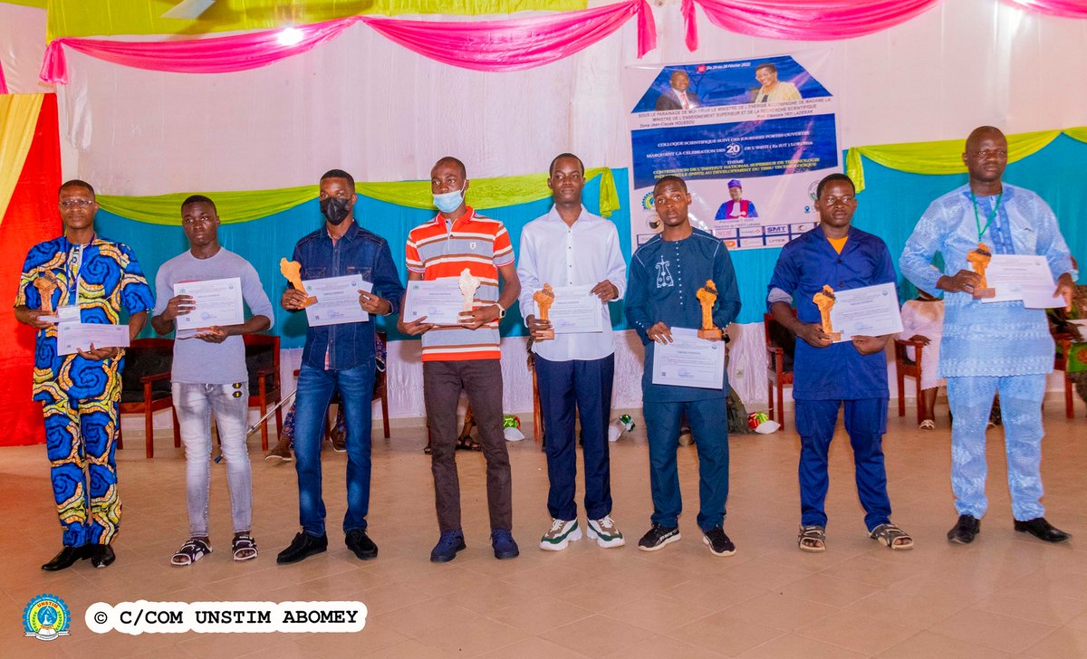 #INSTI LOKOSSA

20 ANNÉES D'EXCELLENCE  CÉLÉBRÉES
Les meilleurs étudiants (majors de promotion) ont été primé. Au nombre de 08 ils ont reçu aussi les lettres de félicitations et des trophées personnalisés.

© #UNSTIM ABOMEY