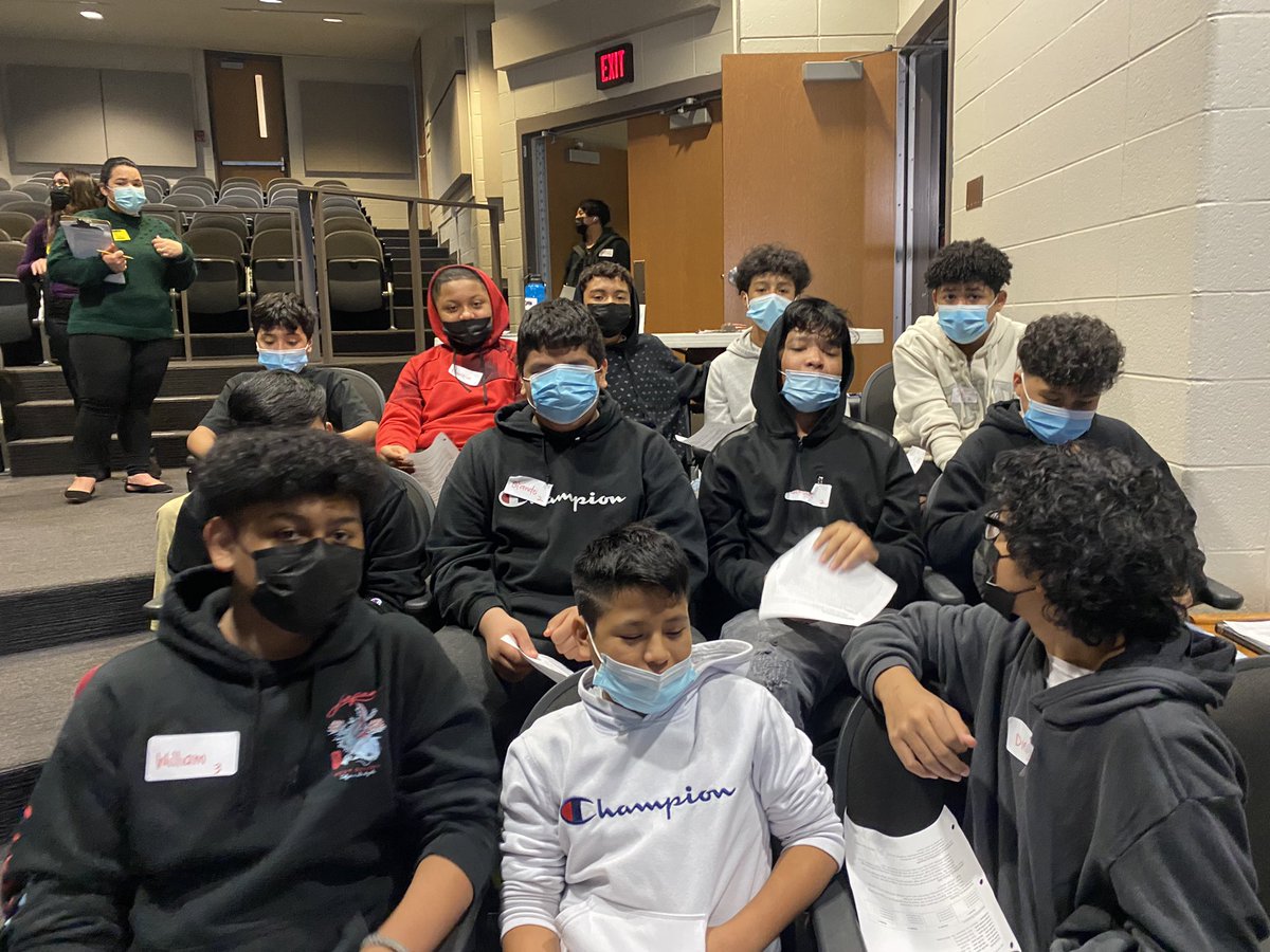 SophieKArcher's tweet photo. Our 1st SMS Latino Youth Leadership Conference in conjunction with @TheLAA is starting!! #LatinoYouthLeaders @CaitlinEley @SuttonPrincipal @APSESOL @MsKamilleRigsby https://t.co/6HVdYeZVMx