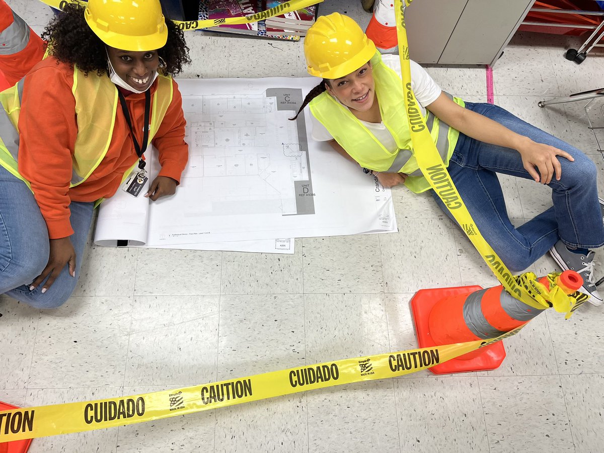 MallorieParks's tweet photo. @CrandallMiddle started today, teaching dimensions and calculations with real floor plan prints! https://t.co/n8z0L668So