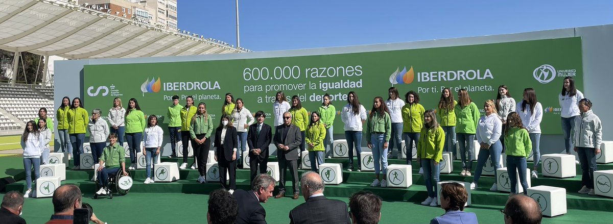 RFEKarate's tweet photo. Cuanto talento y “power” femenino en el evento de @iberdrola.
En representación del karate algunas de las mejores embajadoras, @sandrasankarate @maria_melda y @LidiaRodrigueez
 @morenomarqueo se ha mostrado orgulloso de todas nuestras becadas.
Gracias @iberdrola por esta apuesta. https://t.co/c2HXt6HB1v