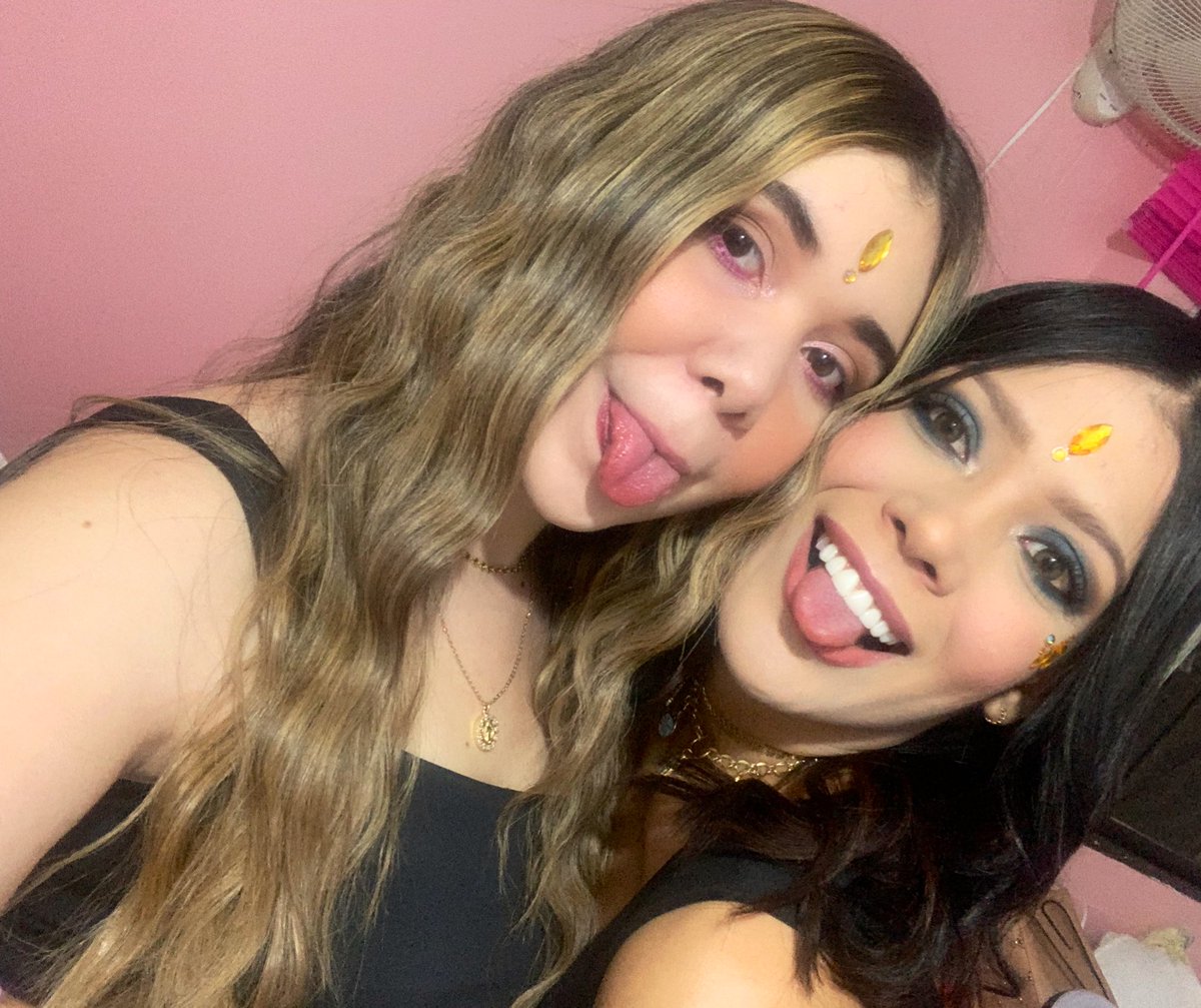 LauraGalvan_'s tweet photo. 🤪🎉❤️ https://t.co/5AvoKDtZQn