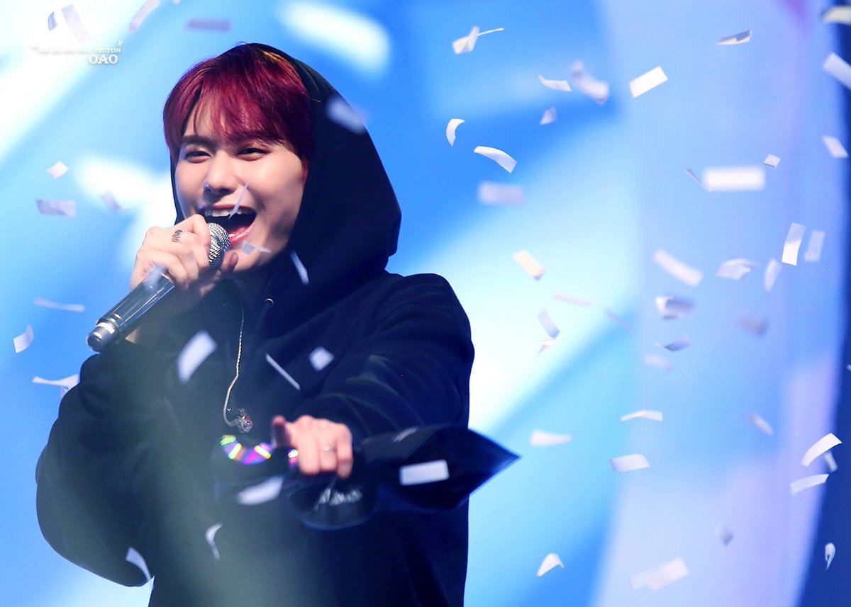OAO_VICTON's tweet photo. 220205-220206
VICTON Fanmeeting💙

식아, 🍑🐶
요즘 난 미친 사람처럼 너만 생각해.😚

#빅톤
#VICTON #Chronograph 
#강승식 #승식 #SEUNGSIK
#아가_아니고_승식 https://t.co/jMO3ySIujR