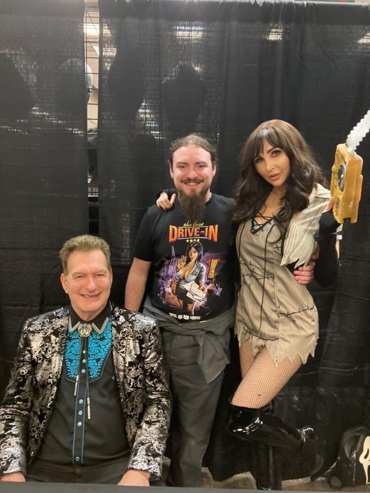 immaneedabeer's tweet photo. Cohost of the show @6cody6dowell6 making a bloody entrance at the #cultclassicconvention 🩸👹

#horror#scary#truecrime#joebobbriggs #con#slasher#jason#michael#myers https://t.co/H8IUNvObGq