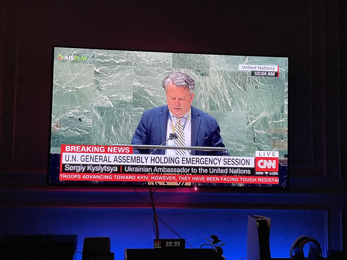 ทูตยูเครนประจำ UN เอา Transcript ที่ทหารรัสเซียโทรหาแม่ ก่อนโดนคนยูเครนสังหาร

“แม่ มันยากมาก มันไม่ใช่เหมือนที่เราคิด เขาบอกเราว่าคนยูเครนจะต้อนรับเรา แต่คนยูเครนกลับวิ่งมาหาเรา ต่อสู้กับเรา ตะโกนเรียกเราว่าเผด็จการ เราถูกบอกให้สังหารทุกคนที่ขวางเรา รวมทั้งพลเรือน”