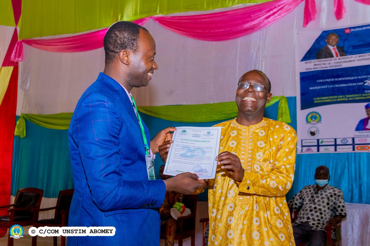 #INSTI LOKOSSA

20 ANS DE L'INSTI LOKOSSA
LES DIRECTEURS ET DIRECTEURS ADJOINTS HONORAIRES HONORÉS.
 Les Anciens Directeurs Honoraires et Directeurs Adjoints de l'INSTI Lokossa pour les nombreux et loyaux services rendus à toute la communauté ont été honoré.

© #UNSTIM ABOMEY