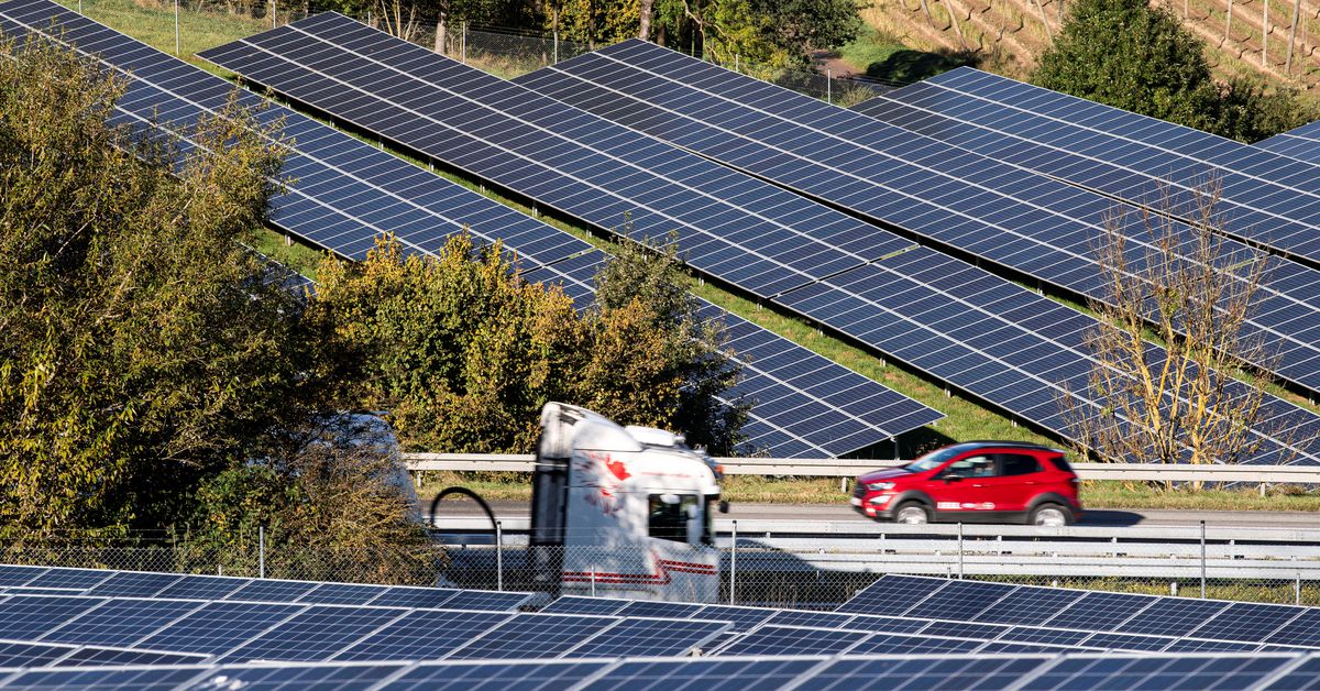 Reuters's tweet photo. Germany aims to get 100% of energy from renewable sources by 2035 https://t.co/u5einPJasa https://t.co/9vR3JAdS5D