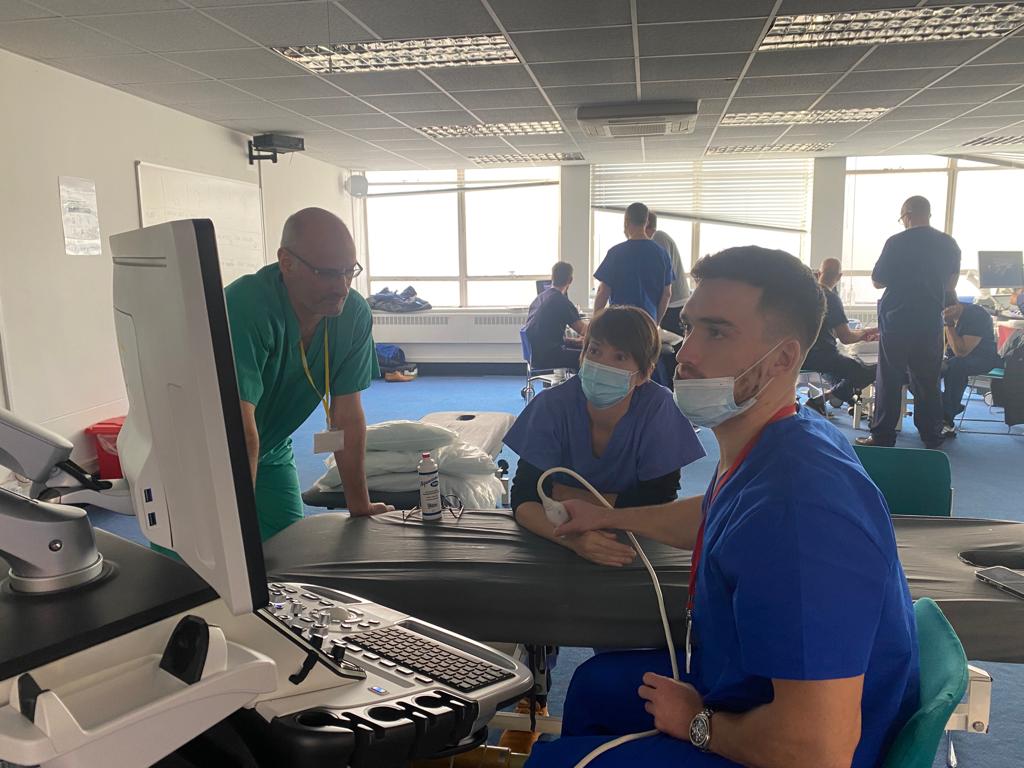 KenningtonOsteo's tweet photo. Why are we bothering with diagnostic ultrasound?

Without an #ultrasound scan, we would prescribe treatment or exercise as appropriate &amp; monitor the progression of your symptoms. Ultrasound diagnosis takes the guessing out of this. How good is that?

#London #healthcare #Training https://t.co/wjlYF0biDK