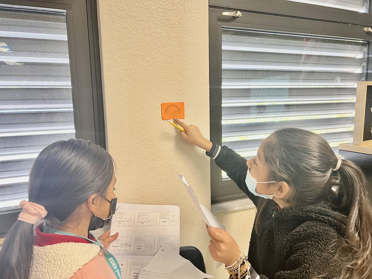Laura_Manning13's tweet image. Finding the measurements of angles around the room #ccpsfamily #mathgeniuses @EPEBobcats