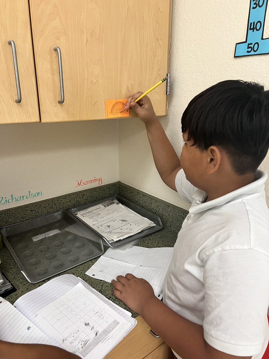 Laura_Manning13's tweet image. Finding the measurements of angles around the room #ccpsfamily #mathgeniuses @EPEBobcats