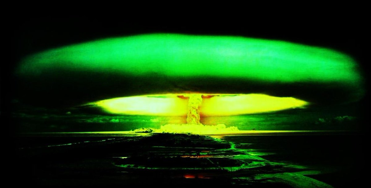 sergio_coma's tweet photo. Imaginez l'armée russe a été hackée par les services secrets jamaïcains et les bombes nucléaires qu'ils font exploser sont en fait composées à 99% de CBD, ce qui provoque l'apaisement général et la fin de toutes les guerres. Peu probable mais pas impossible https://t.co/24Dj7umzzk