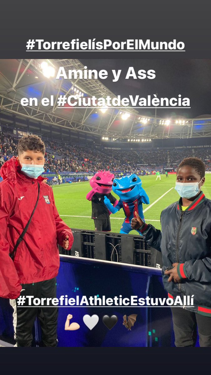 TorrefielACE's tweet photo. #TorrefielísPorElMundo
Amine y Ass, Iker y Enzo desde el #CiutatdeValència en la✌🏻3-0 del
@LevanteUD vs @elchecf
#TorrefielAthleticEstuvoAllí
💪🏻🤍🖤🦇#TorrefielACE
#CampoDeFutbol11Ya y #polideportivo a #Torrefiel @AjuntamentVLC https://t.co/kjZIW9WVzw