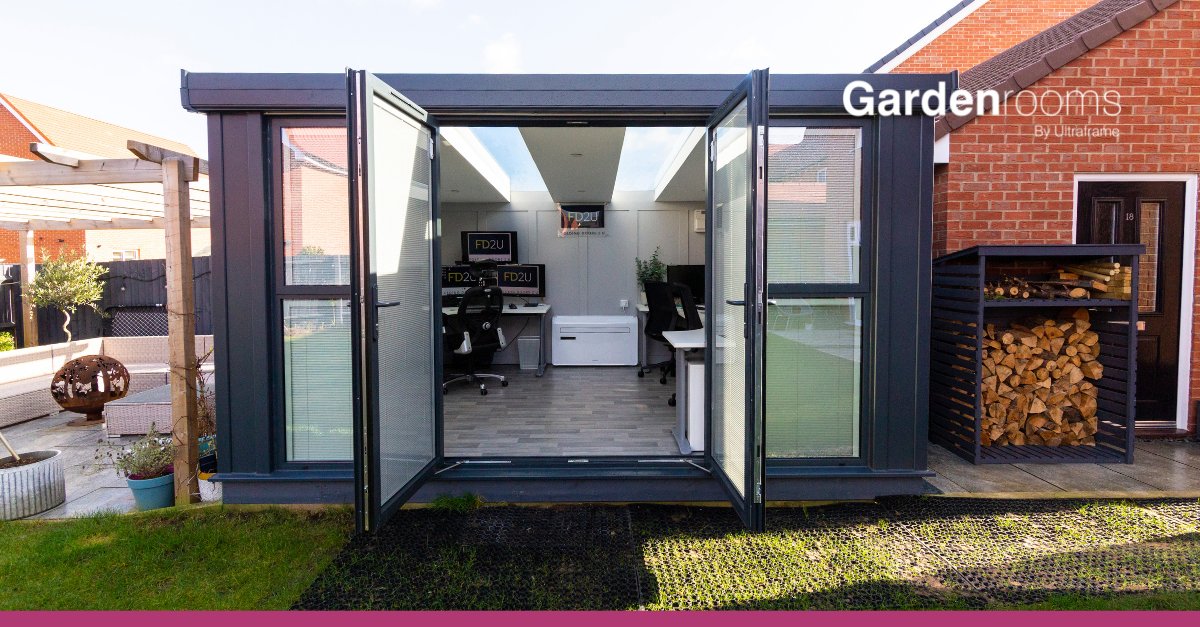 Ultraframe1's tweet photo. After homeworking during the pandemic, the team from @foldingdoors2u decided it was time to create a more permanent home working solution.

See how their new #GardenOffice space was created using an Ultraframe #GardenRoom ⬇️

https://t.co/OQli6JQbB9 https://t.co/QVFPvnS2r6