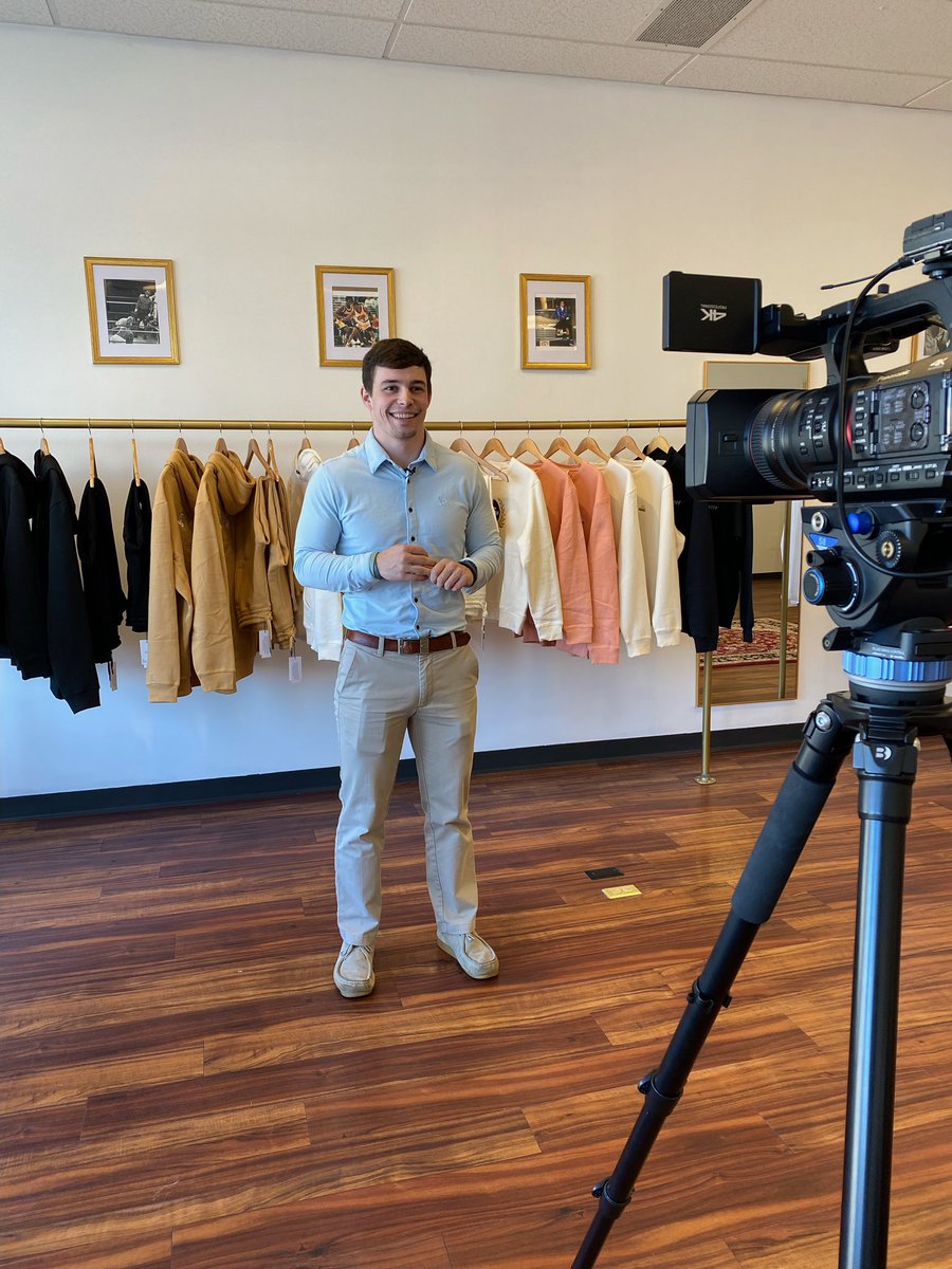 braden_maloy's tweet photo. Chillin with @ashantithomas__ and his new SWIFF Brand store front @swiffbrand_ down in 5 points. Catch his journey and how he’s helping 5 points bring bag it’s pre-pandemic life on @USCCarolinaNews at 4:30 https://t.co/wFQVxfRu5b