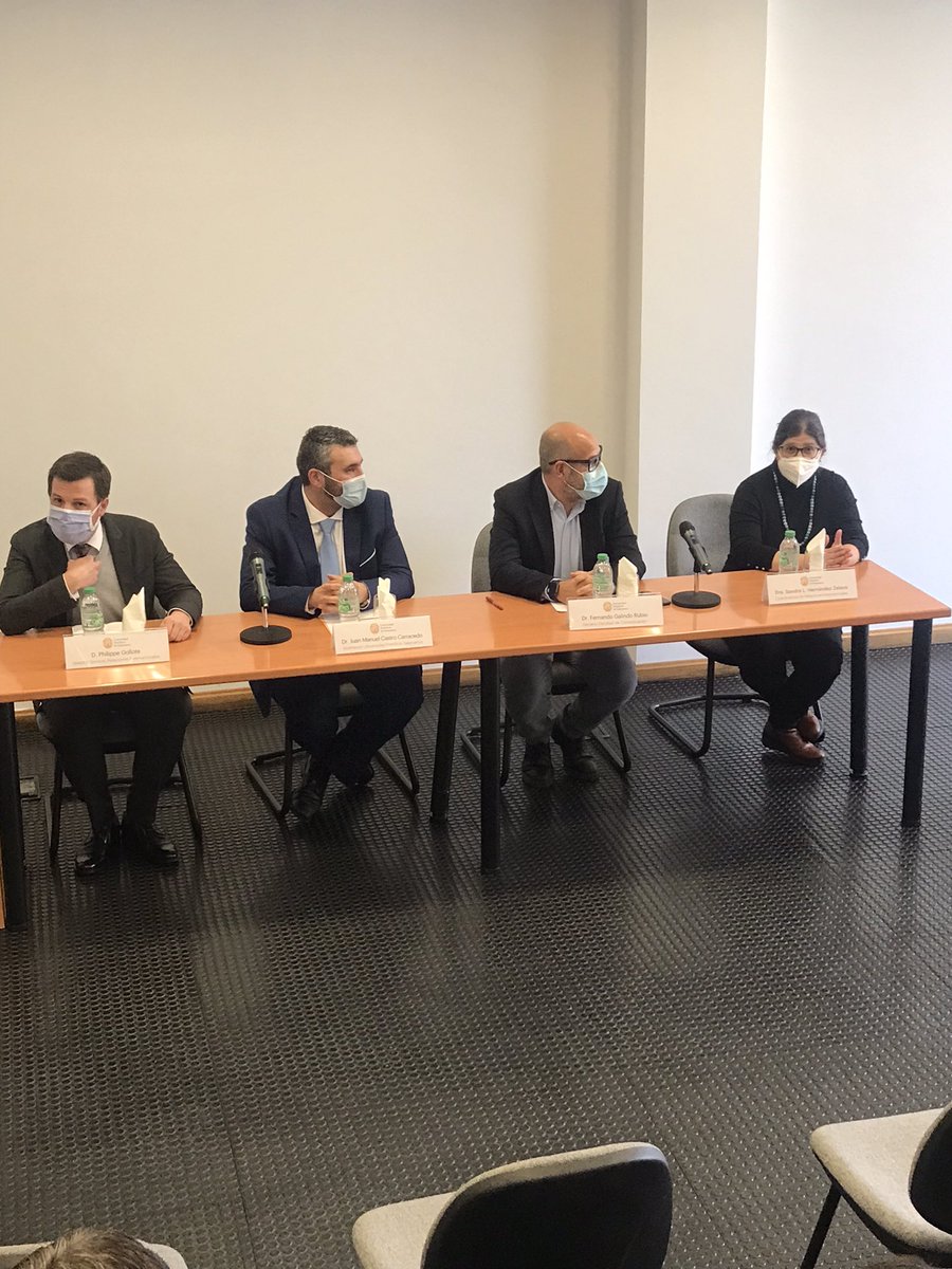 “Con esta primera Semana Internacional queremos mostrar lo que somos:una facultad de comunicación diferente”. Ha destacado el decano <a href="/fgalindoru/">Fernando Galindo Rubio</a> en la inauguración de la I Semana Internacional que ha contando con el vicerrector de internacionalización, Juan Manuel Castro.