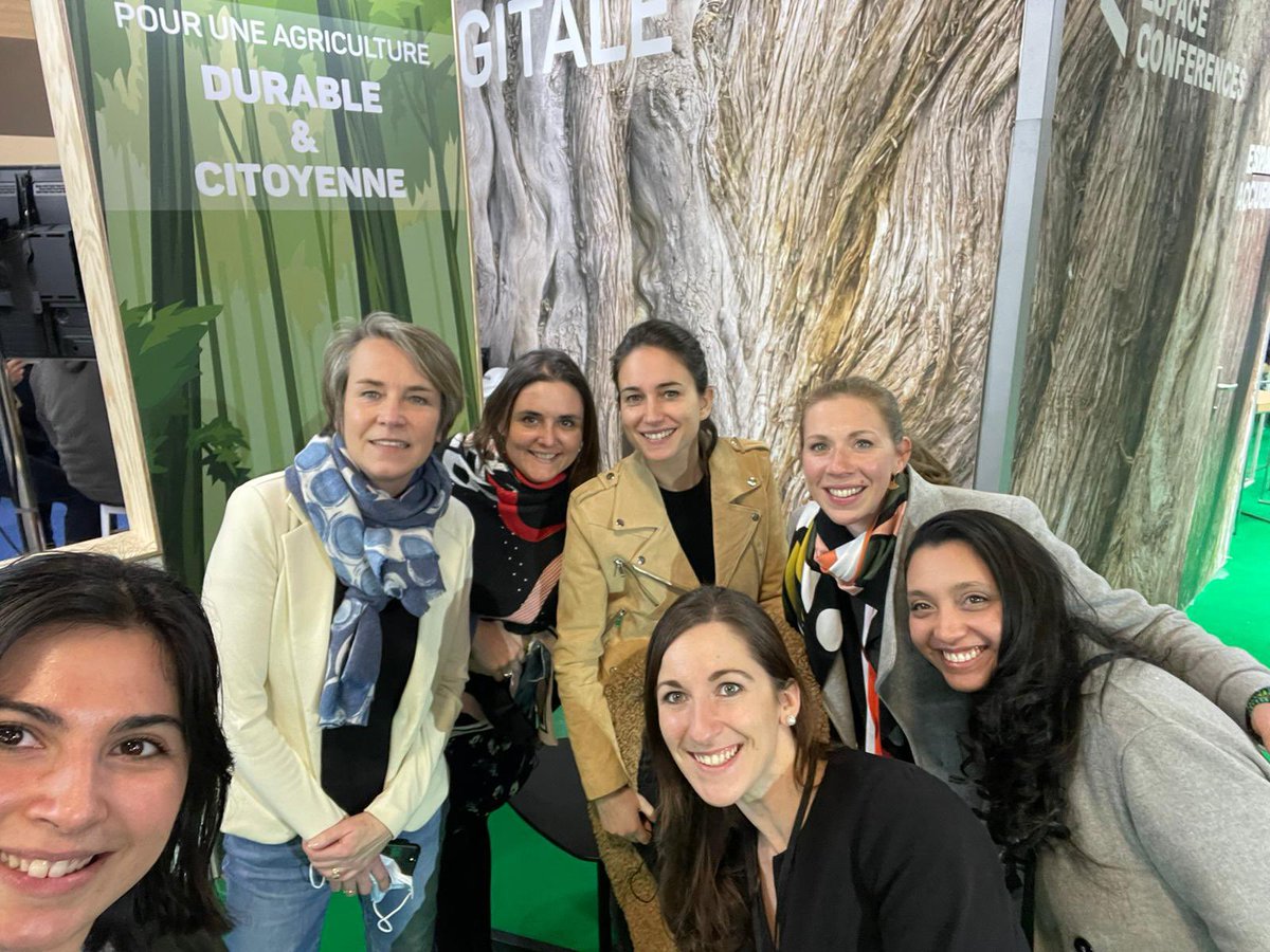La team <a href="/CommunicanteAg/">Agence Communicante</a> sur le stand de la <a href="/FermeDigitale/">La Ferme Digitale</a> au #SIA2022