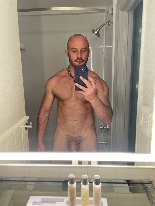 Watch GregRileyXXX's leaked NSFW photo on TwXstars