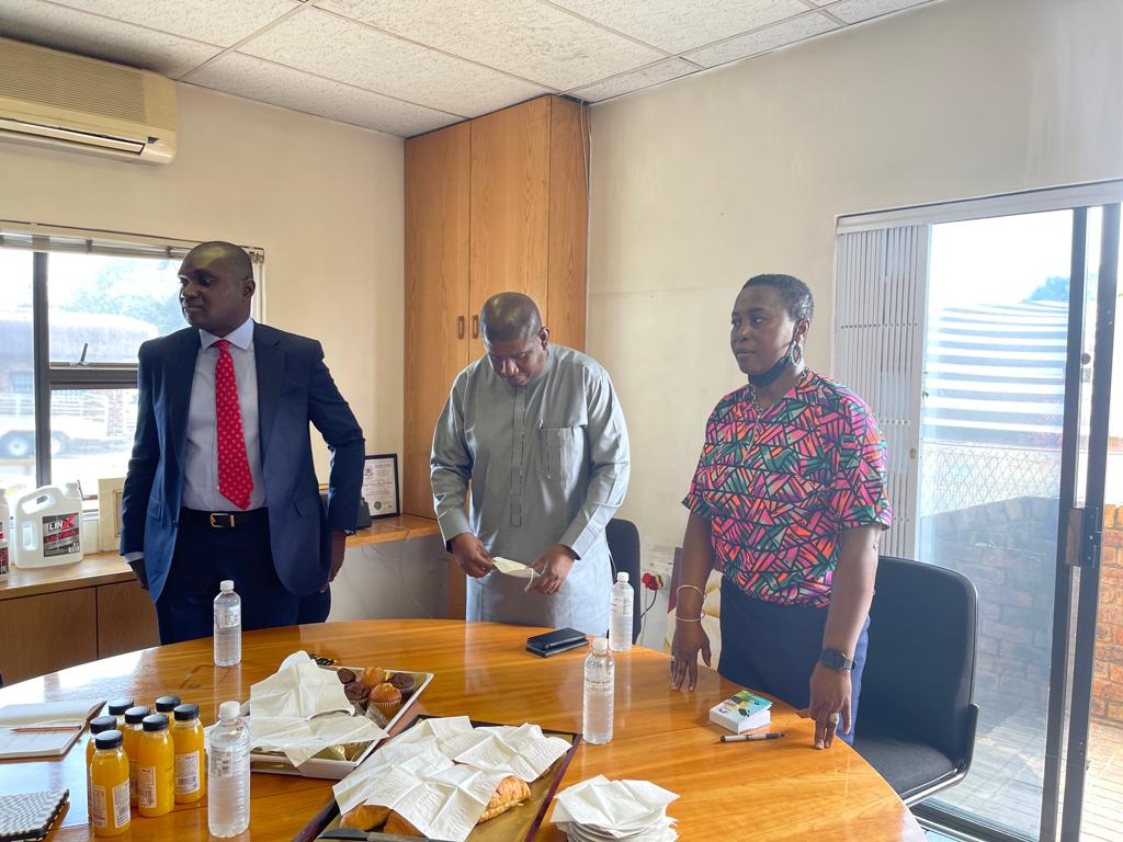 GhanaHighComSA's tweet photo. H.E Charles Owiredu, today, 28th February 2022, led a 3 member delegation to meet with Mr. Enoch Qua-Enoc, the Director of Oil Flow to discuss a proposed investment in Ghana. https://t.co/J4f9SqzF7T