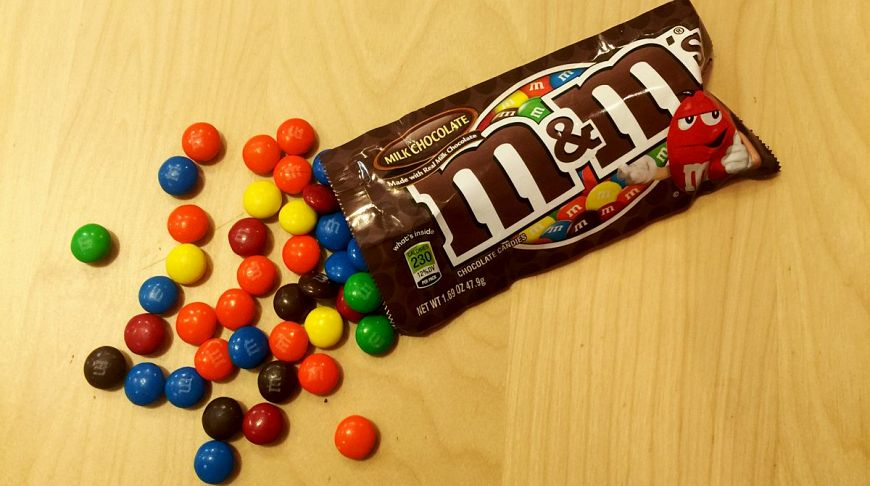 You need to stack six M&amp;M’s 🍬to break the current world record. Will Cutbill, from the UK, was able to balance five M&amp;M’s😲 He beat Silvio Sabba and Brendan Kelbie’s joint record of stacking four.
 #CGC #NFTs #food #cafe