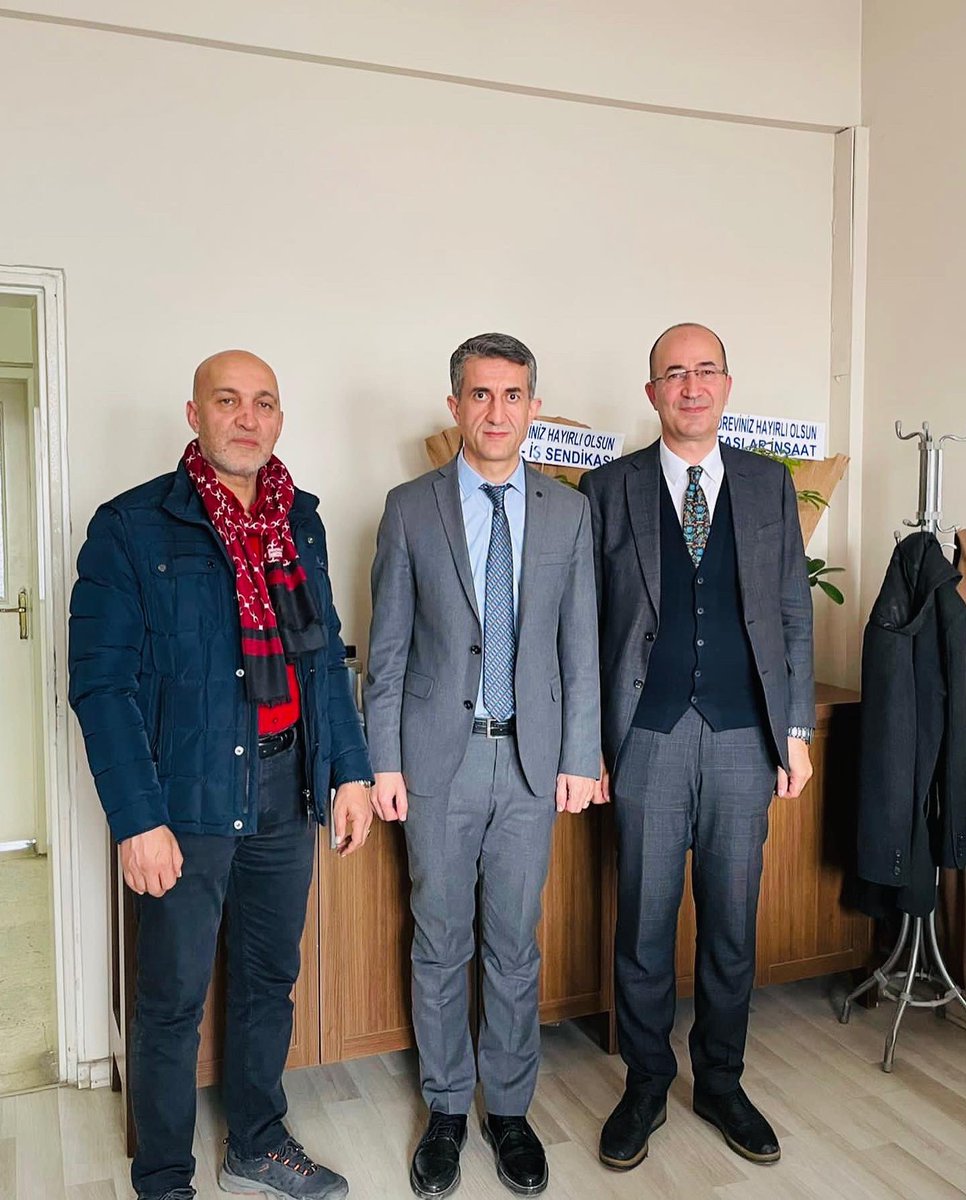 dirbazbuyuksu's tweet photo. Yüksekova belediye başkan yardımcısı olarak görevlendirilen sayın Akif Aslan ve Haşır Tekçe’yi, Hüseyin Öner ile birlikte ziyaret ederek, hayırlı olsun dileklerinde bulunduk. 
@akifarslan30 https://t.co/s3pdx3NTEK