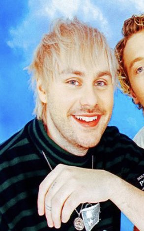 mgchivs's tweet photo. michael clifford's smile is the most beautiful thing ever created https://t.co/GdtTzNfXw3