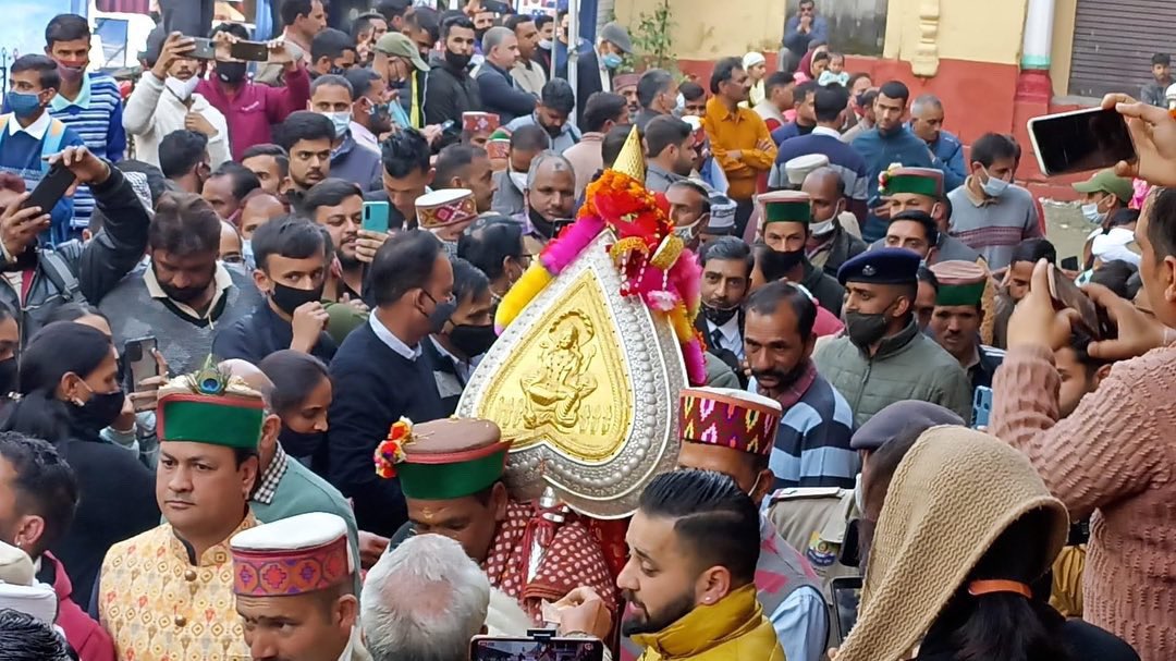 TIBID_official's tweet photo. छोटी काशी में बड़ा देव कमरूनाग जी का शुभ आगमन,
अंतरराष्ट्रीय शिवरात्रि महोत्सव 2022 का आगाज 😍 💖🎉
#devkamrunag
#mandishivratri2022
#himachalpradesh https://t.co/jW47BciWBi