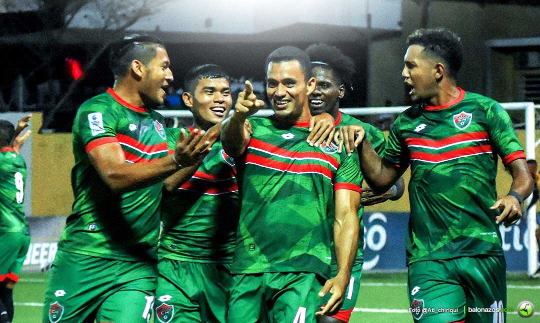 Balonazos's tweet photo. El Atlético Chiriquí del DT Nino Valencia quito el invicto al Herrera FC del DT Julio Infante en la LPF

#VinotintosExt
#NinoValencia
#JulioInfante
#LigaPanameña

📎 https://t.co/frUhAAi6dV https://t.co/YmzdVCQxnQ