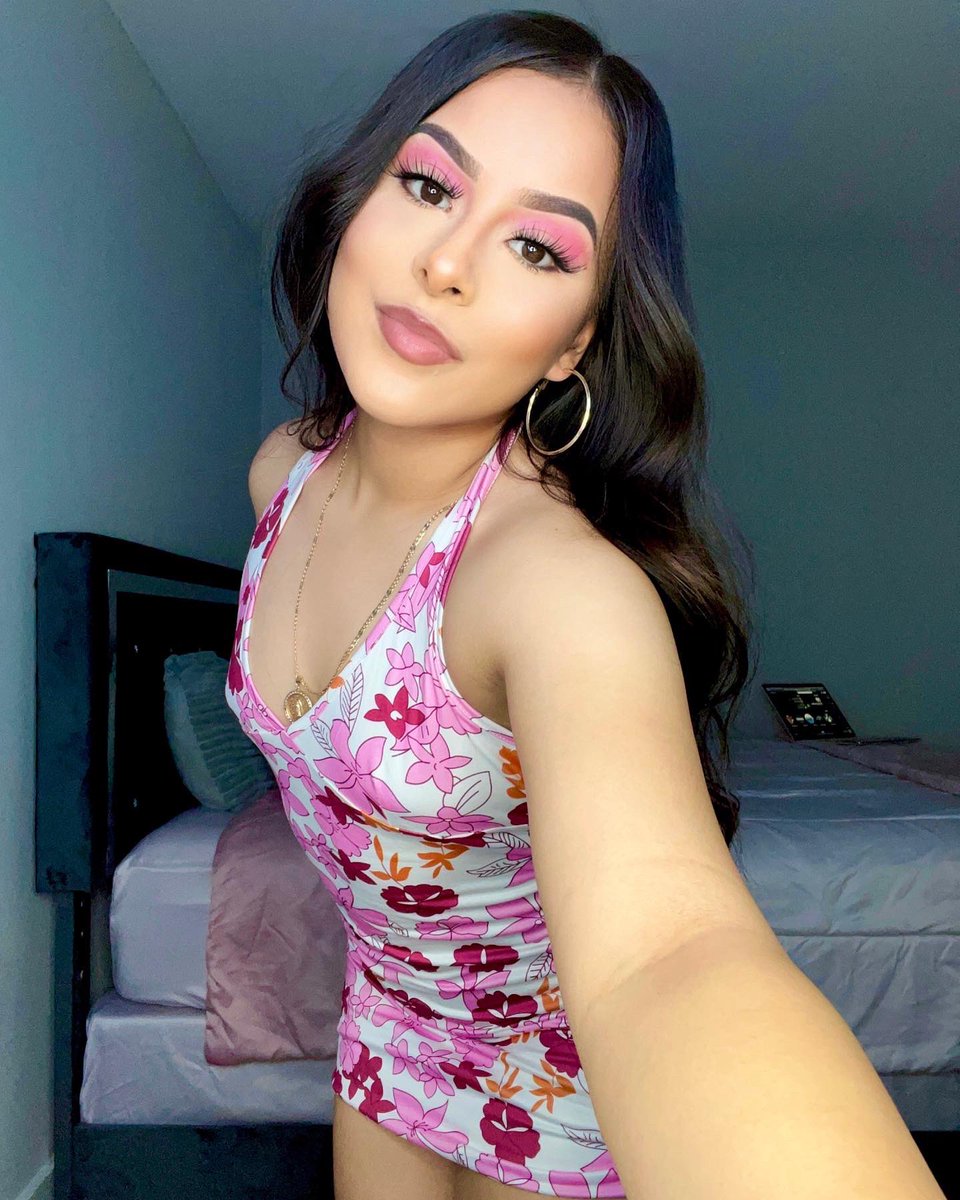 Steph_Hernande's tweet photo. Pretty in Pink 💘 https://t.co/OTJrlfL2SU