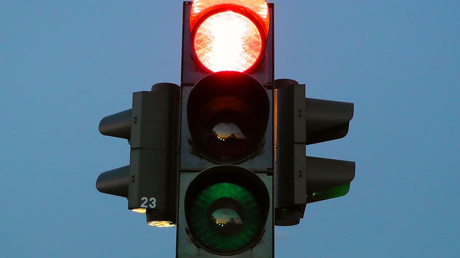 FentyIPLaw's tweet photo. Gardner Morgan invented an improved sewing machine and a gas mask, among other things. Morgan's most influential invention was the improved traffic light. It was Morgan's three-light system that led to the widespread adoption of traffic lights we see today.

#BlackHistoryMonth https://t.co/K59DFZ0M9O