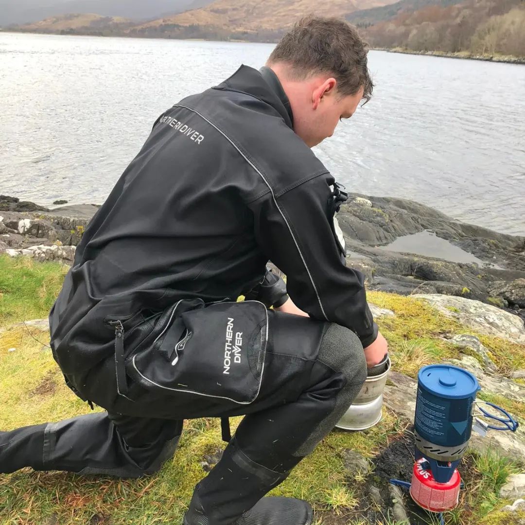 NorthernDiverUK's tweet photo. Thanks to @nippy_diver for tagging us in this photo of him preparing a post dive snack!
#ndiverme #drysuit #diveuk #ukdiving #scuba #scubadiving #diving #dive https://t.co/expa3qxjyc