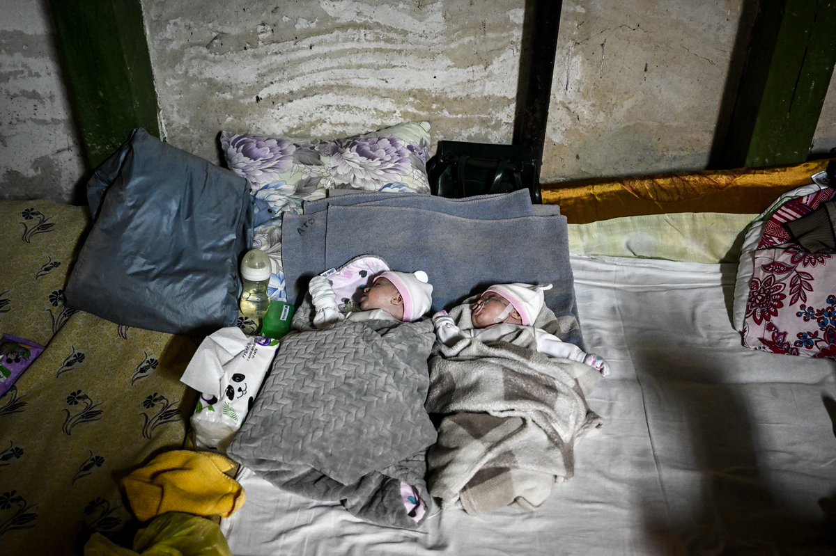 ArisMessinis's tweet photo. In the pediatric’s hospital basement which is being used as a bomb shelter, in #Kyiv on February 28, 2022. The Russian army said on February 28, 2022, that Ukrainian civilians could "freely" leave the country's capital. #Ukraine #UkraineRussiaWar https://t.co/e9W4CDbZh7