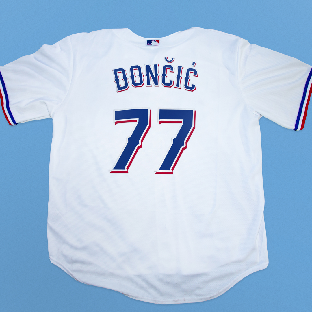 Rangers's tweet photo. Happy birthday, @luka7doncic!

Here's a present from us to you. 💙 https://t.co/kOWy3UG6cV