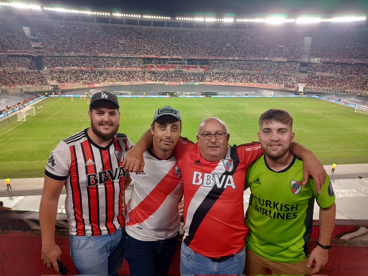 MarcosPogliani's tweet photo. Conocer el #Monunental con mí viejo al lado no tiene precio🤩
Sueño cumplido y de la mejor manera❤️
#RiverPlate #carp https://t.co/JDNTiKDY83