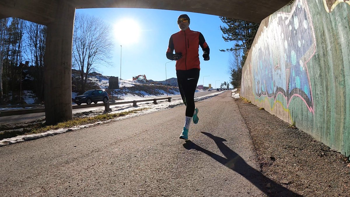 anders_edstrom's tweet photo. Still not much of progress about my running but this morning i was out & did a walk/jogg/drill run anyway, my goal is still triathlon.
.
.
.
#neverevergiveup #swimbikerun #run #nikerunner #nikevaporfly #oakleykato #ironmantraining #kneeinjury #getbackatit 💯 https://t.co/d5zVX51Iw7