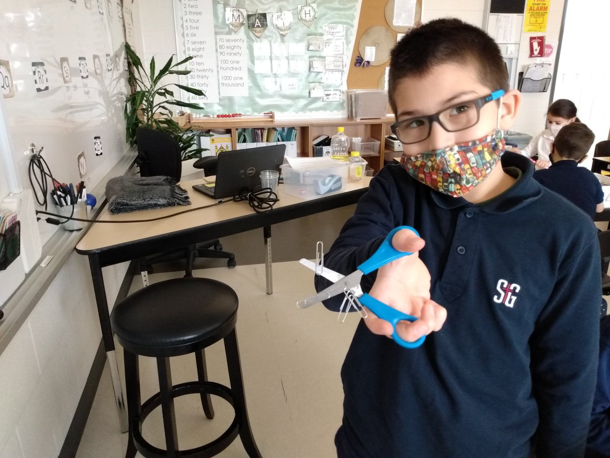 RosinaThompson3's tweet photo. On Friday the grade 3's explored magnetic force. We made our scissors into magnets! How many paper clips did you pick up? 
#thestgregoryway @StGregoryHCDSB https://t.co/kGHZcIbYS4