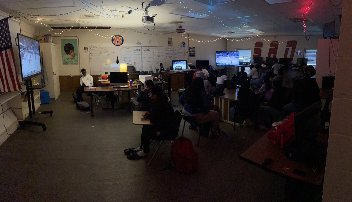 When you have 2 big screens in your classroom!! Our students come to cheer on our girls in the final 4! #pokapride @PokaAthletics @LoachapokaAD