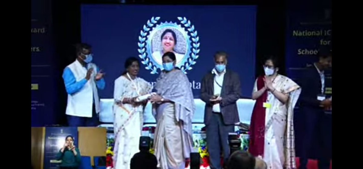 miss_cool07's tweet photo. #Congratulations  bua 🎉💐🥳💝
Glad to share this happy moment 🥰
My bua was awarded by "National ICT Award for Teachers" for the second time ❣️🌼🇮🇳 https://t.co/tXlIgFu8yd