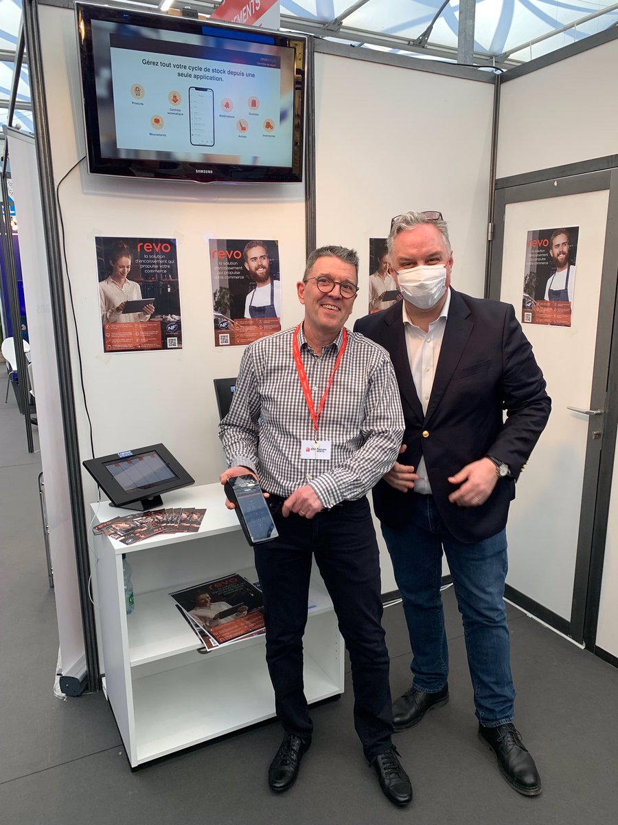 Revo_France's tweet photo. Très bien entourés de nos partenaires au salon #egast. Yves Kaercher (Logicique) et @StarEMEA_GG ont l’air d’apprécier notre tout nouveau REVO Handy 😉
Merci à eux d’être à nos côtés.
Et vous aussi venez découvrir toutes nos nouveautés à #Strasbourg !
📍Hall 1 - stand D31
#alsace https://t.co/p7xF3bzpoG