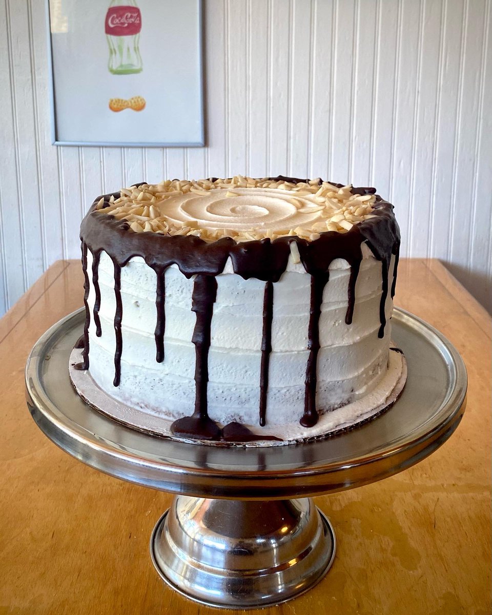 GarnettsRVA's tweet photo. STARTING TODAY with Peanut Butter Pie #gf, Mixed Berry Pie #vegan, Chocolate Almond Cake #gf (photo), and Lemon Poppy Cake ~ SOUP TODAY is Creamy Tomato #gf ~ Have you tried our Chicken Salad Sandwich?!?
#rvadine #eatrva #fandistrictrva #rvalunch https://t.co/FDdOyLNTJ1