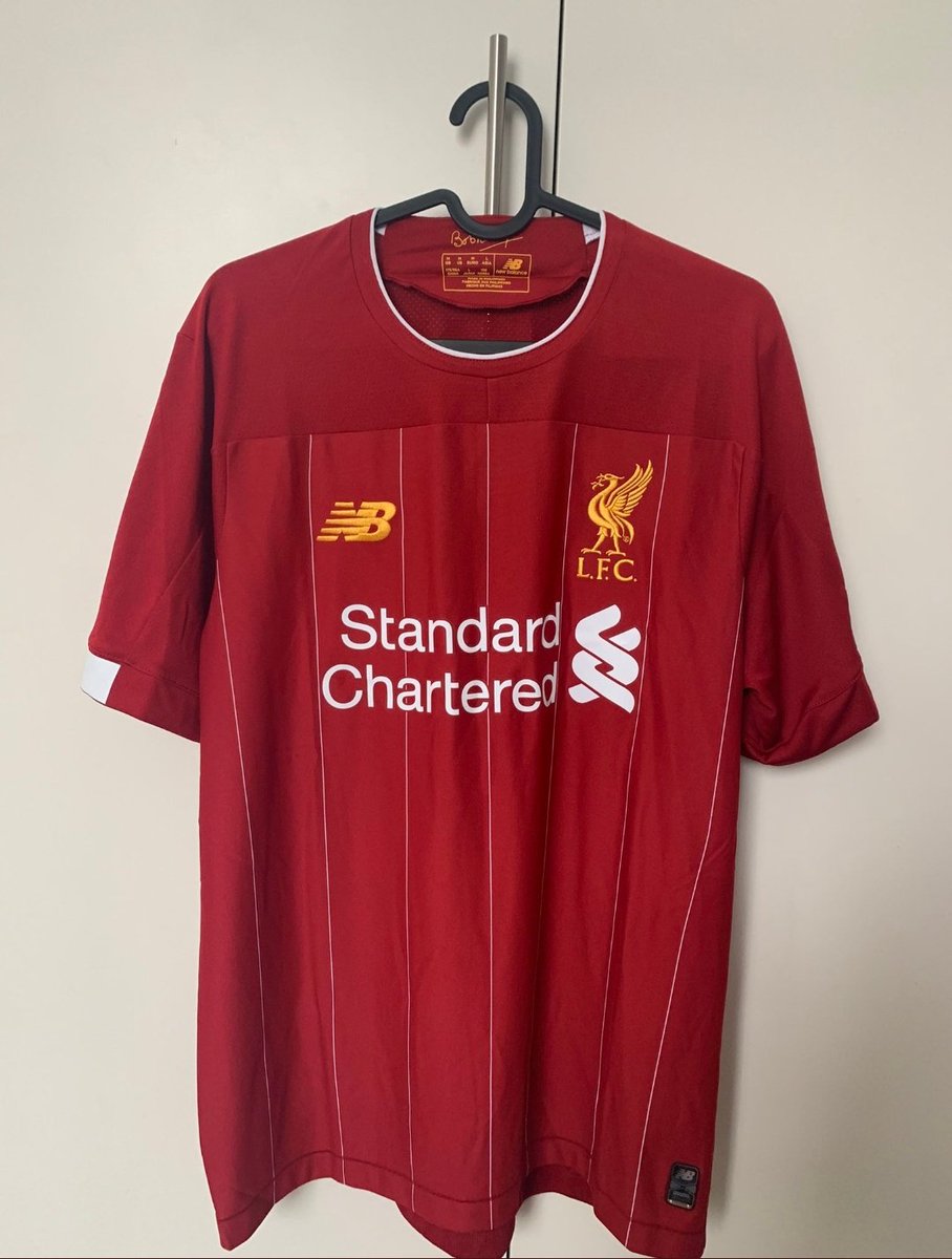 StadionoweLumpy's tweet photo. ⚠️🇺🇦 LICYTACJA 🇺🇦⚠️

ℹ️ Wspólnie z @kacpernow mamy dla was koszulkę Liverpoolu z podpisem od samego Sadio Mane❗

⚠️ Podpis na 👕 autentyczny❗Sama koszulka jest w rozm. M z mistrzowskiego sezonu 19/20 ♥️

ℹ️ Licytujemy pod tym twittem do jutra (1.03) do godziny 21❗Prośba o #RT! https://t.co/GBcJvsN9O6
