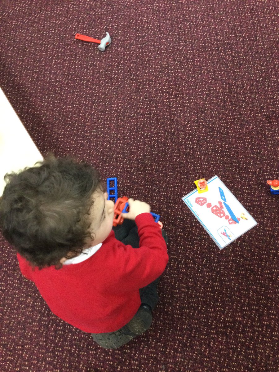 KingsMeadowAcad's tweet photo. Another engineer in the making in Reception! He focussed really hard on completing his Mobilo model following a picture, something he was doing for the first time. He was really proud of himself when he had finished making an aeroplane! #EYFS #MOBILO #finemotor https://t.co/nBmgBhNsqh