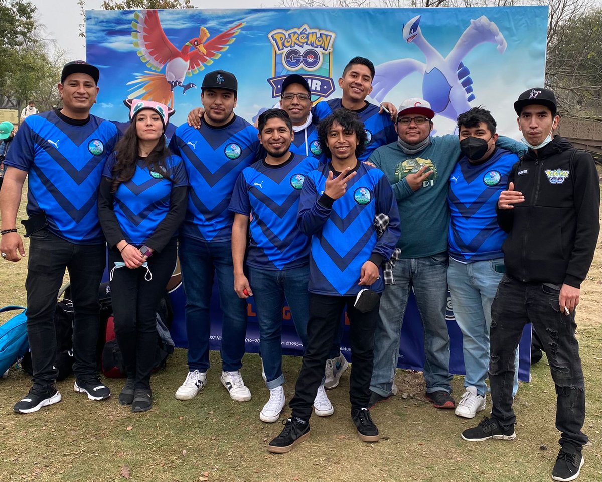 OpYeyo's tweet photo. Los tqm mis amigos y hermanos de pelea @pokevergazos #PokemonGOTourJohto #PokemonGOTourLive https://t.co/XC0tOF42CE