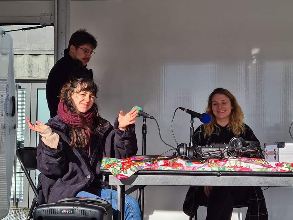 QOndes's tweet photo. 📣CRASH TEST - Caravane des cultures

Plateau délocalisé à la St valentin dans une caravane au métro du Blosne pour recueillir vos mots d'amours. 
Nous reviendrons tout au long de l’année pour récolter votre parole. En collaboration avec @legrandsoufflet.

🎙Alors à vos micros ! https://t.co/5qYzm5c4Pi