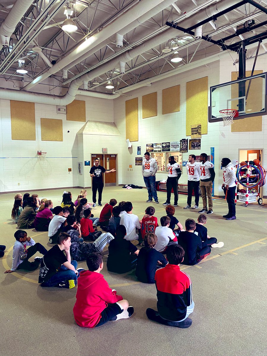 Enjoyed visiting T.G. Scott Elementary School for Read Across America week!!

#RaiseTheBar | #RoarTogether