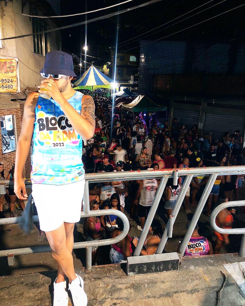 Vpzada7's tweet photo. Queria agradecer a presença de todos no bloco, mais um ano que a RDM para tudo ntj 🤪🥳🚀🍻 #BlocoDaRDM 💛🖤 #CriseNaRDM 🥴🥴 https://t.co/5ehDLpwyJc