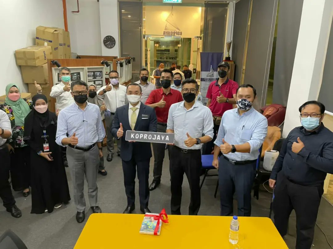 Koprojaya's tweet photo. TEH TARIK ALK  SECARA HIBRID

Setelah sekian lama Koproclub tidak menerima khadiran tetamu semenjak pendamik Covid 19 &amp; hari ini di meriahkan dgn kehadiran tetamu istimewa YBhg. Dato' Sri Norazman Ayob @norazmanayob, Timbalan Ketua Setiausaha (Industri) @MITIMalaysia https://t.co/xOGs6QUh0p