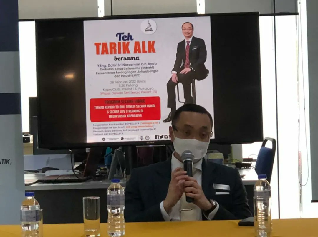 Koprojaya's tweet photo. TEH TARIK ALK  SECARA HIBRID

Setelah sekian lama Koproclub tidak menerima khadiran tetamu semenjak pendamik Covid 19 &amp; hari ini di meriahkan dgn kehadiran tetamu istimewa YBhg. Dato' Sri Norazman Ayob @norazmanayob, Timbalan Ketua Setiausaha (Industri) @MITIMalaysia https://t.co/xOGs6QUh0p